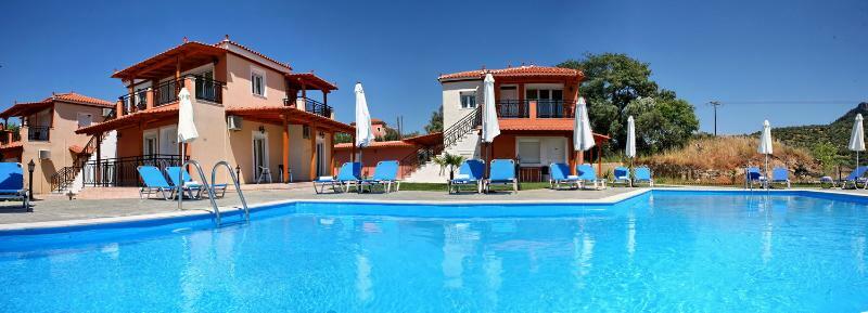 Yakinthos Garden Apartment Анаксос Екстериор снимка